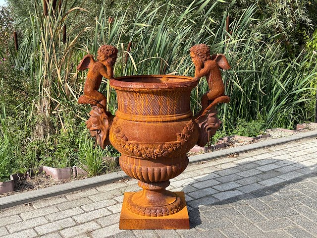 Gietijzeren bloempot - afbeelding 2 van  3