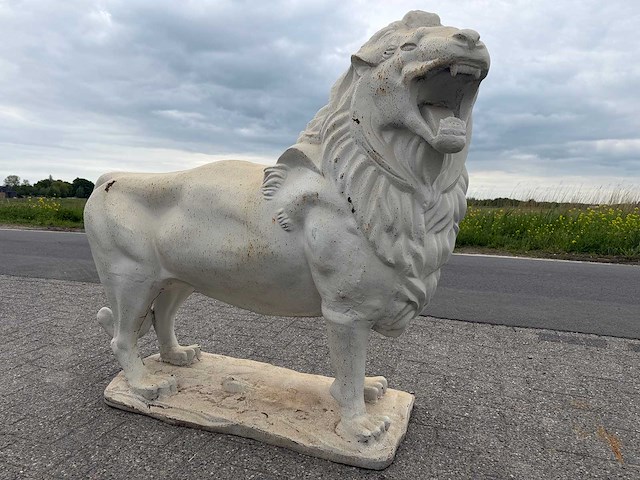 Gietijzeren leeuw 1.50 meter breed - afbeelding 1 van  4