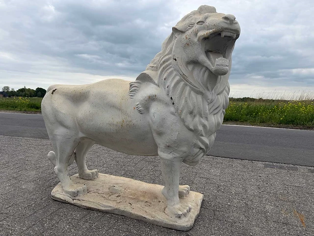 Gietijzeren leeuw 1.50 meter breed - afbeelding 1 van  4