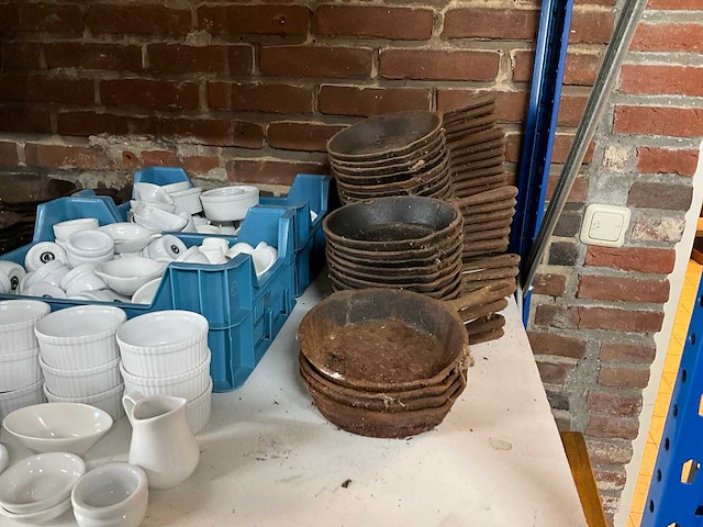 Gietijzeren pannetjes (34x) - afbeelding 1 van  3