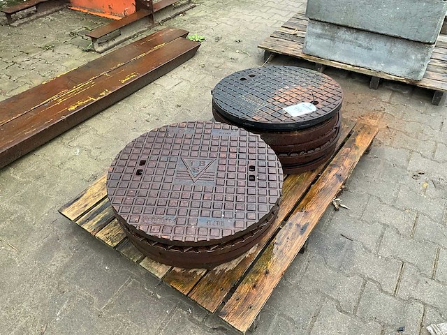 Gietijzeren putdeksels - afbeelding 3 van  3