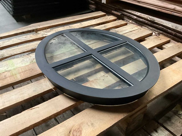 Gietijzeren vast raam rond - 64x50 cm - afbeelding 2 van  3