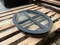 Gietijzeren vast raam rond - 64x50 cm - afbeelding 3 van  3