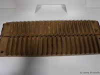 Gietmal en houten letter a - afbeelding 2 van  4