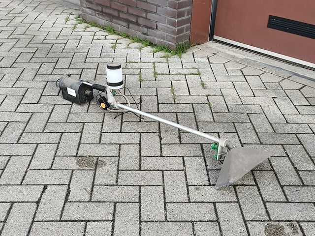 Gifspuit, mantis - afbeelding 1 van  5