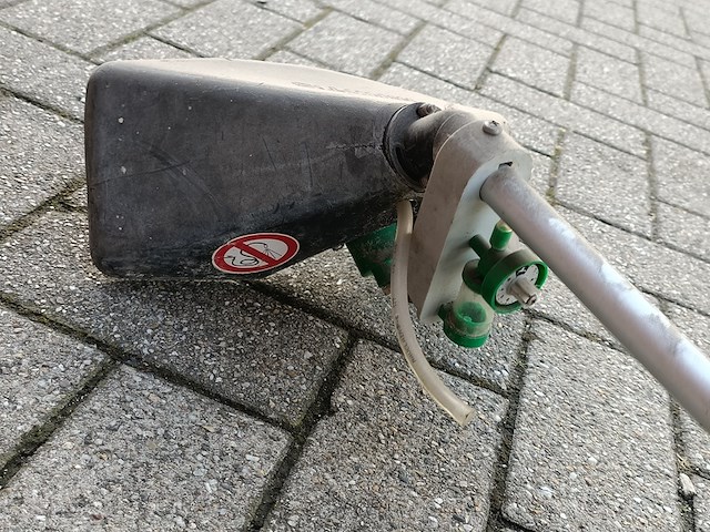 Gifspuit, mantis - afbeelding 4 van  5