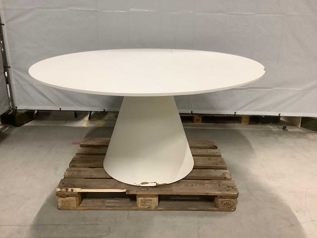 Giga meubel beton ciré beige rond eetkamertafel - afbeelding 4 van  6