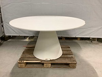Giga meubel beton ciré beige rond eetkamertafel - afbeelding 4 van  6