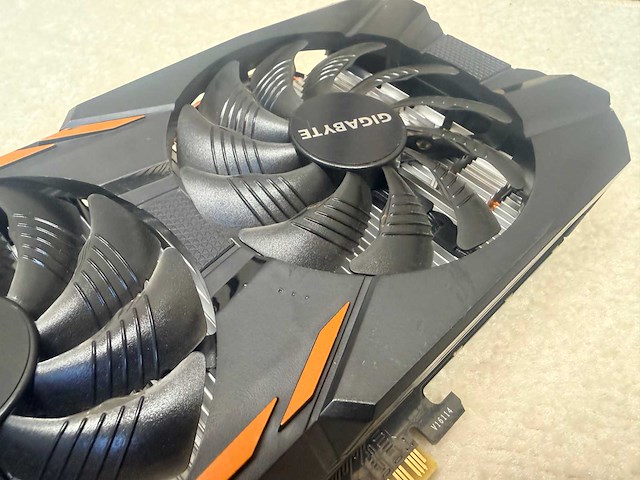 Gigabyte - geforce gtx 1050 windforce oc 2g - 2gb / gddr5 / gaming videokaart - afbeelding 2 van  10