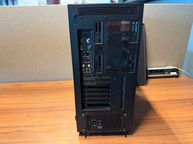 Gigabyte gaming desktop - afbeelding 2 van  10