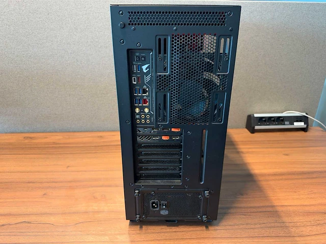 Gigabyte gaming desktop - afbeelding 2 van  8