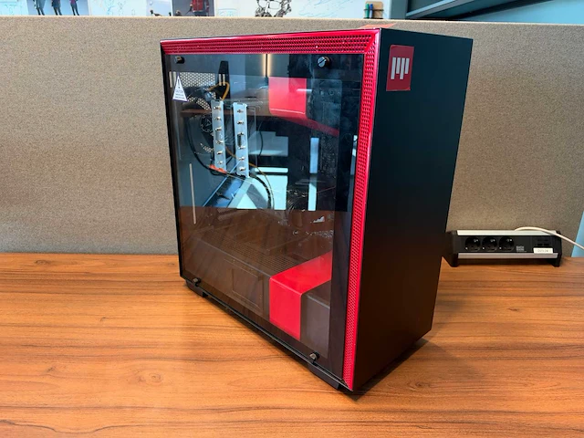Gigabyte gaming desktop - afbeelding 1 van  8