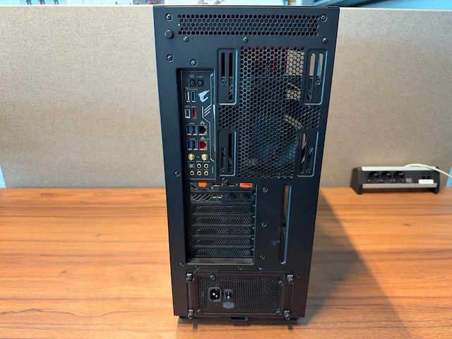 Gigabyte gaming desktop - afbeelding 2 van  8