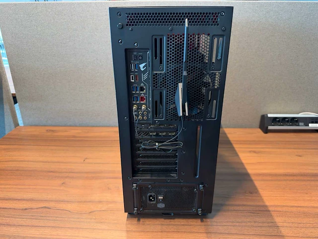 Gigabyte gaming desktop - afbeelding 2 van  9