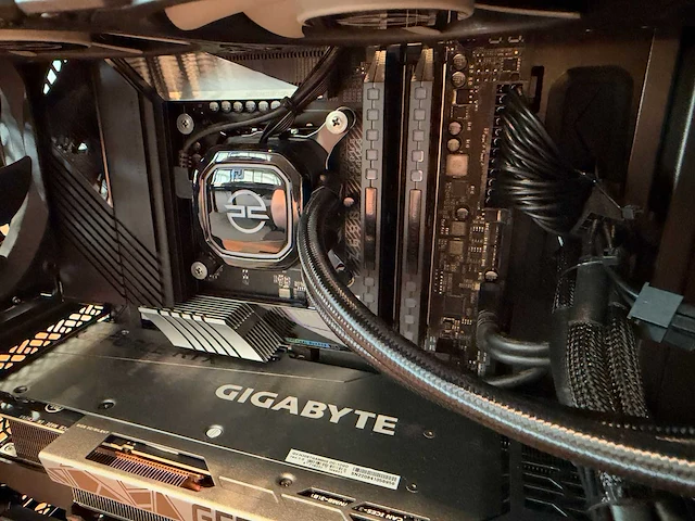 Gigabyte gaming desktop - afbeelding 7 van  8