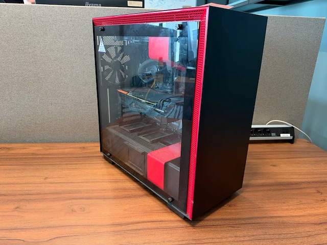 Gigabyte gaming desktop - afbeelding 1 van  8