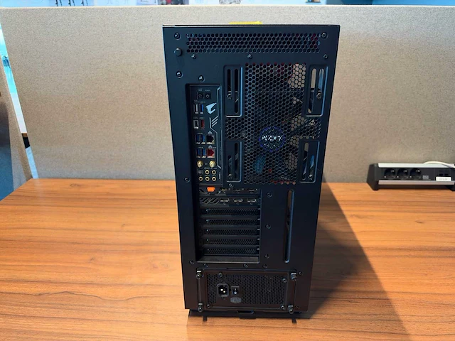 Gigabyte gaming desktop - afbeelding 4 van  11