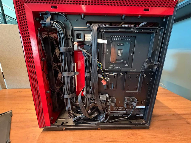 Gigabyte gaming desktop - afbeelding 1 van  8