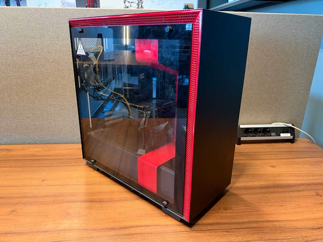 Gigabyte gaming desktop - afbeelding 1 van  9