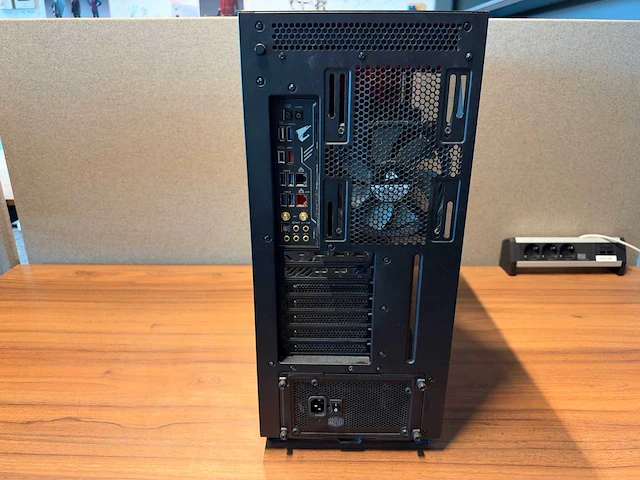 Gigabyte gaming desktop - afbeelding 2 van  9