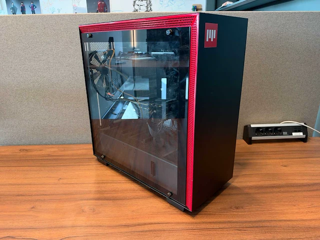 Gigabyte gaming desktop - afbeelding 1 van  8