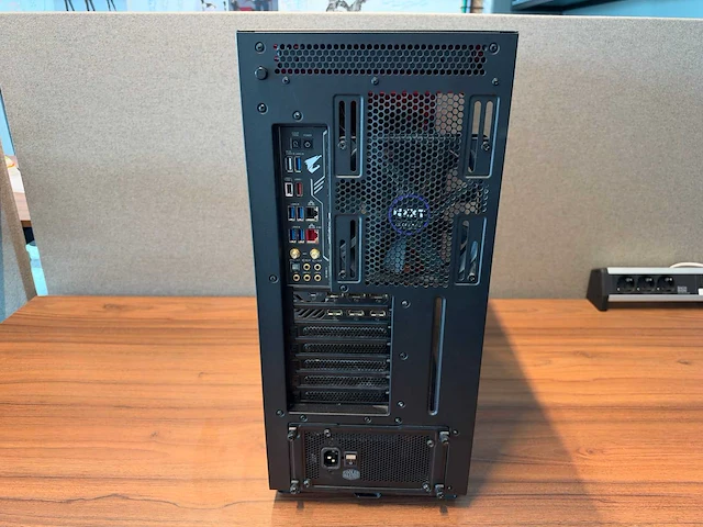 Gigabyte gaming desktop - afbeelding 2 van  8