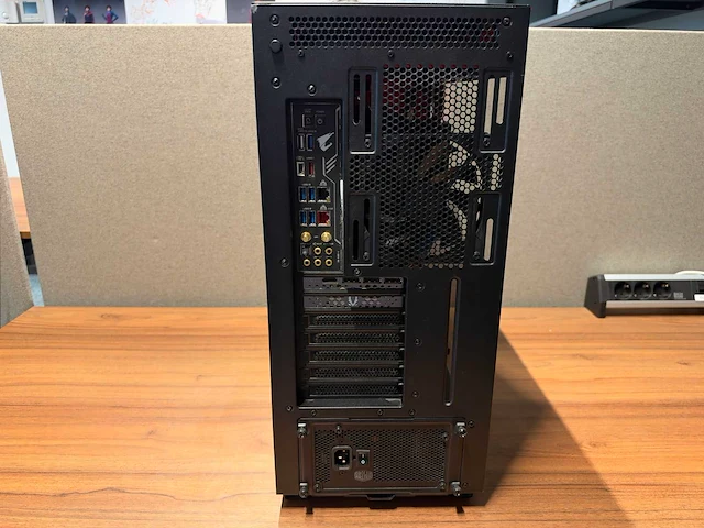Gigabyte gaming desktop - afbeelding 2 van  9