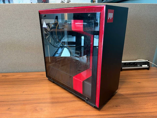 Gigabyte gaming desktop - afbeelding 1 van  9