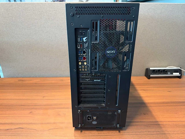 Gigabyte gaming desktop - afbeelding 2 van  9