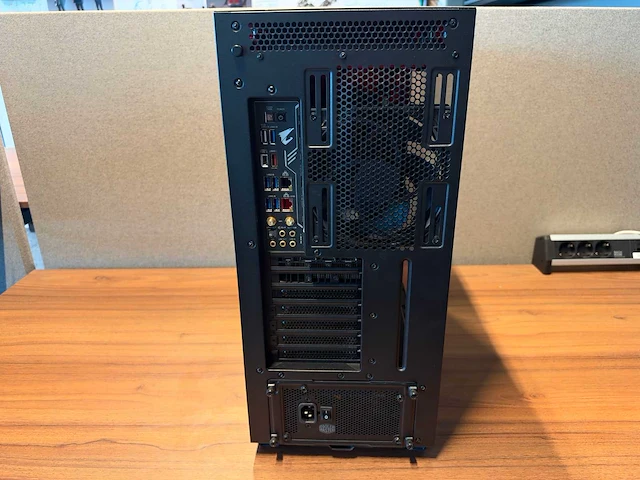 Gigabyte gaming desktop - afbeelding 2 van  9