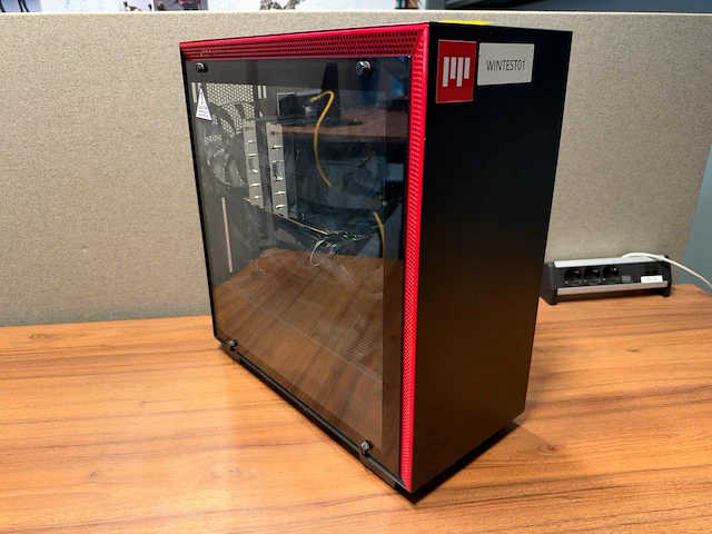 Gigabyte gaming desktop - afbeelding 1 van  8