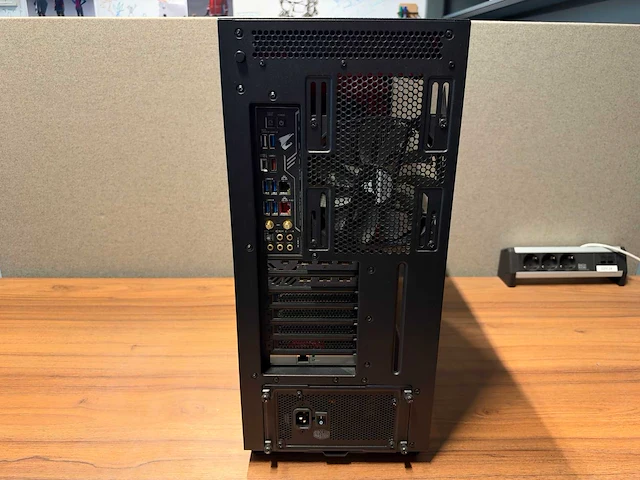 Gigabyte gaming desktop - afbeelding 2 van  8