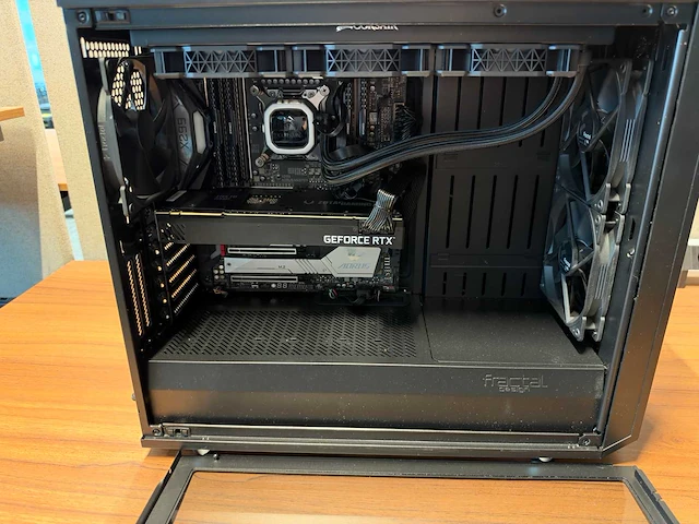 Gigabyte gaming desktop - afbeelding 1 van  11