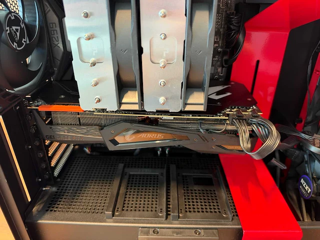 Gigabyte gaming desktop - afbeelding 1 van  8