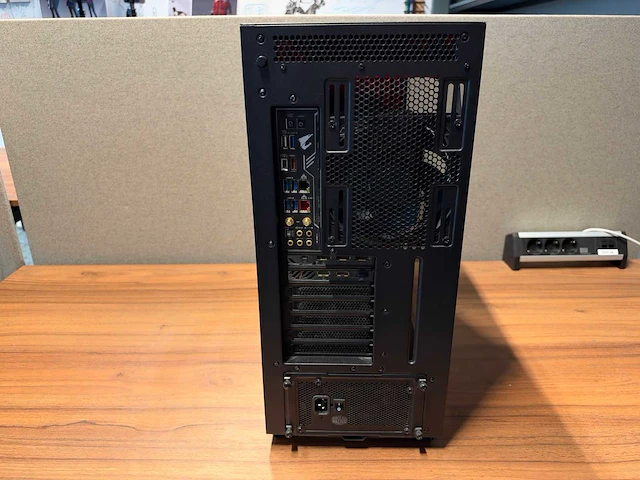Gigabyte gaming desktop - afbeelding 2 van  8
