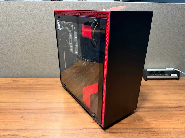 Gigabyte gaming desktop - afbeelding 1 van  9