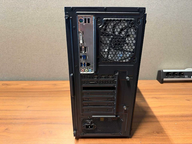 Gigabyte gaming desktop - afbeelding 2 van  9