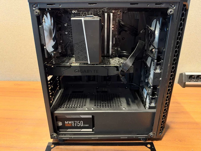 Gigabyte gaming desktop - afbeelding 5 van  9