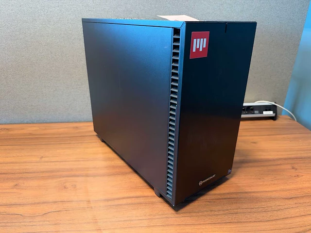 Gigabyte gaming desktop - afbeelding 1 van  8