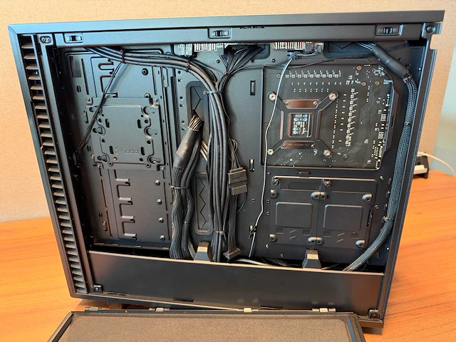 Gigabyte gaming desktop - afbeelding 8 van  8