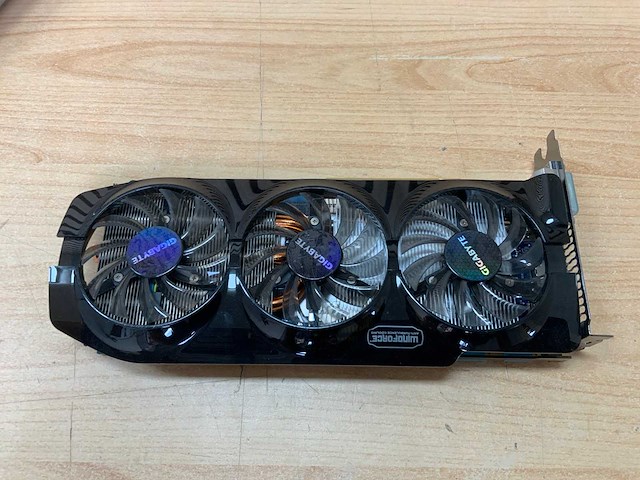 Gigabyte geforce gtx 670 oc 2gb (windforce 3x) — gaming videokaart - afbeelding 1 van  4