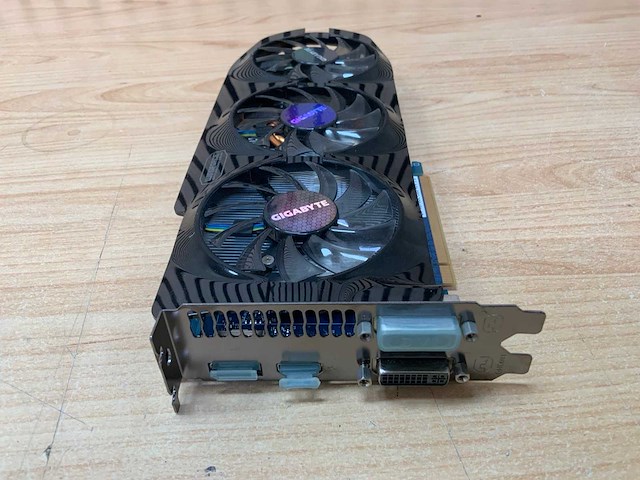 Gigabyte geforce gtx 670 oc 2gb (windforce 3x) — gaming videokaart - afbeelding 2 van  4