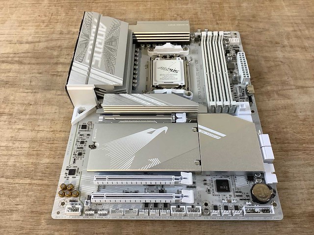 Gigabyte x870 aorus elite wifi7 ice moederbord - afbeelding 1 van  7