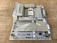 Gigabyte x870 aorus elite wifi7 ice moederbord - afbeelding 1 van  7