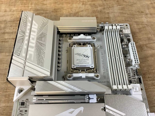 Gigabyte x870 aorus elite wifi7 ice moederbord - afbeelding 6 van  7