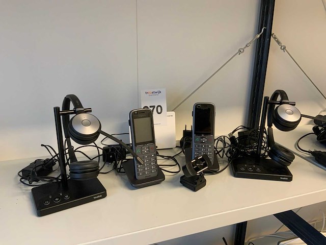 Gigaset en yealink handset met headset (2x) - afbeelding 1 van  4