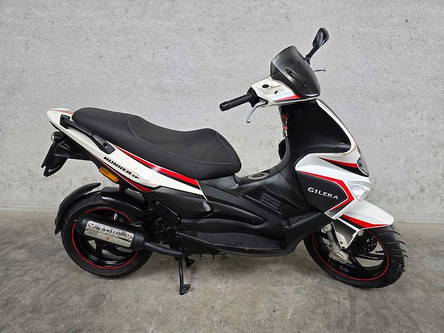 Gilera - bromscooter - runner sp - 2t 45km uitvoering d907nx - afbeelding 2 van  7
