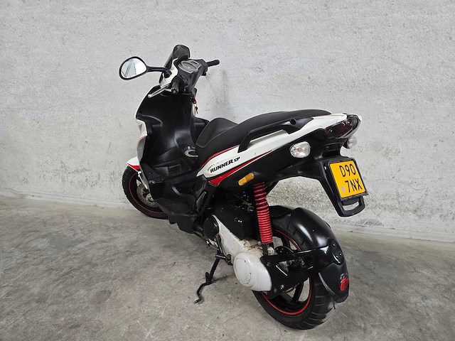 Gilera - bromscooter - runner sp - 2t 45km uitvoering d907nx - afbeelding 6 van  7