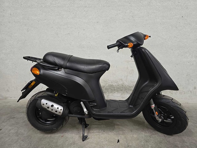 Gilera - snorscooter - typhoon - 2t 25km uitvoering 86fhx9 - afbeelding 2 van  7