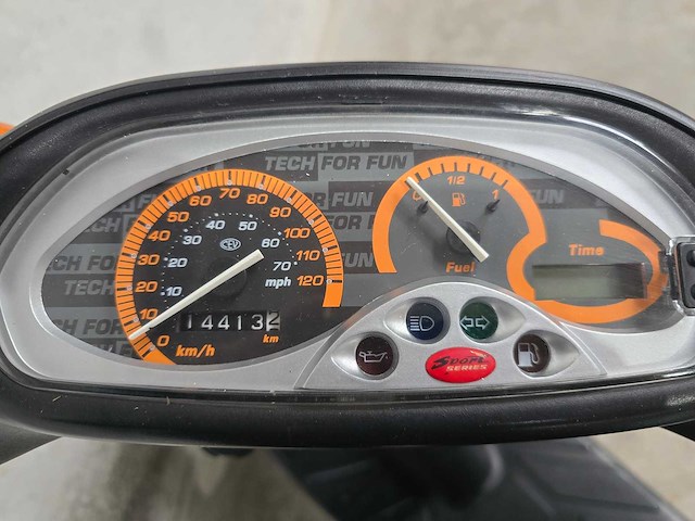 Gilera - snorscooter - typhoon - 2t 25km uitvoering 86fhx9 - afbeelding 7 van  7